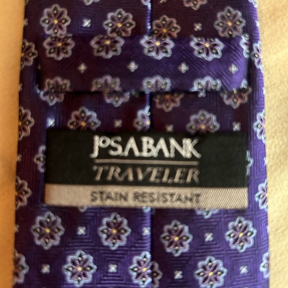 Men’s tie. Jos A Bank TravelerCollection. Stain resistant. Beautiful. EUC - Picture 3 of 3
